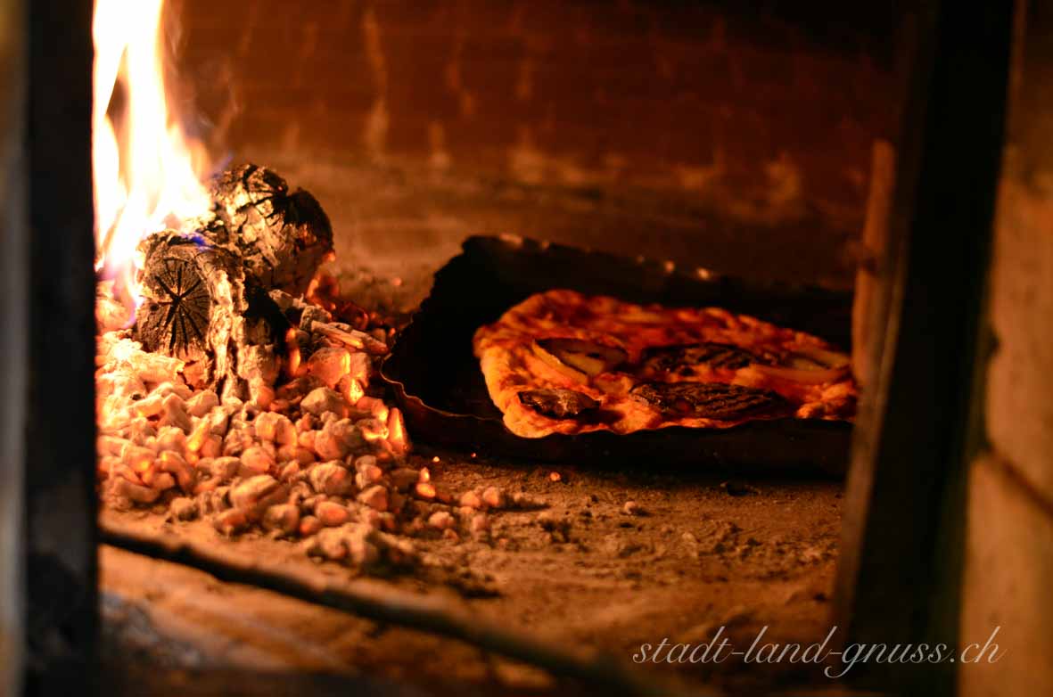 DIY Pizza im Holzofen