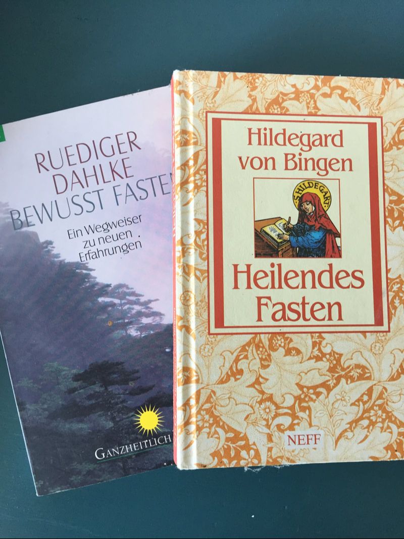 Bücher zum Thema Fasten. Ruediger Dahlke und Hildegard von Bingen. Heilendes Fasten. Bewusst Fasten. 