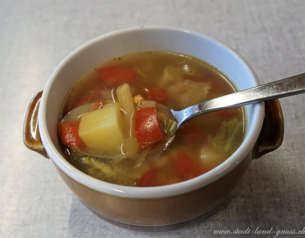 Rezept für Minestrone. Wärmende Suppe mit Gemüse, auch ideal für Kinder. 