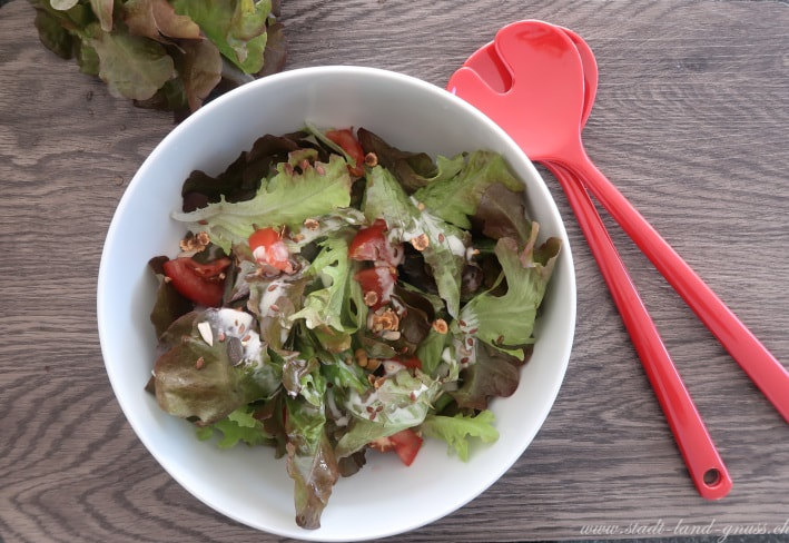 Selbstgemachte Salatsauce Rezept für Joghurtdressing Salatdressing Salat